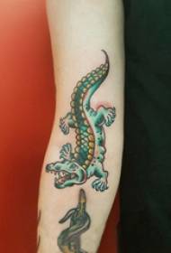 Crocodili tattoos Threicae viverra puellae coloris imago est brachium crocodilum