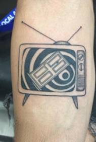 手臂纹身图片 男生手臂上黑色的电视机纹身图片