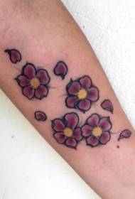Tatuaje brazo niña niña en el brazo color imagen de tatuaje de flor de cerezo