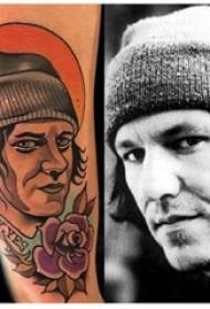 Tattoo portret karakteri mashkull tatuazh portret në krah dhe foto dielli tatuazh