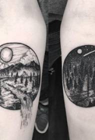 Tattoo ronde mannelijke student armen op ronde en landschap tattoo foto's