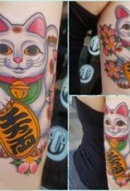 Estilo japonés gato afortunado tatuaje chica brazo femenino en flor y gato afortunado tatuaje foto