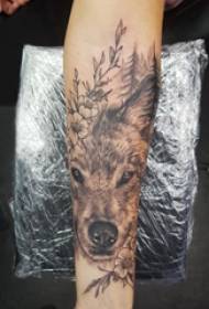 Llun tatŵ pen blaidd merch tatŵ blaidd