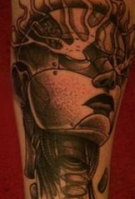 რობოტი tattoo გოგონა მკლავზე შავი რობოტის tattoo სურათზე