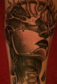 Robot Tattoo Meedchen Aarm op schwaarze Roboter Tattoo Bild