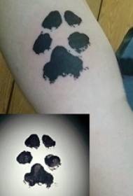 Tattoo arm девушка девушка черная лапа принт татуировка девушка на руке