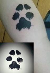 Tattoo arm girl girl black paw print tattoo litrato sa batang braso