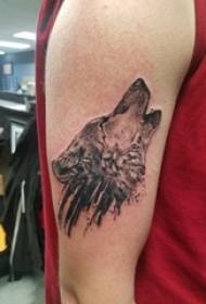 Braccio da ragazzo lupo tatuaggio sulla foto tatuaggio testa di lupo