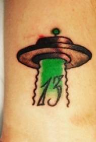 Braccio dipinto del ragazzo del tatuaggio sull'immagine del tatuaggio digitale e disco volante