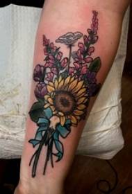 Χέρι τατουάζ αγόρι λουλούδι σε έγχρωμη εικόνα τατουάζ λουλουδιών