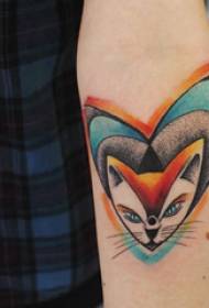 Tatuaje de brazo material, corazón masculino, corazón e tatuaxe de gato