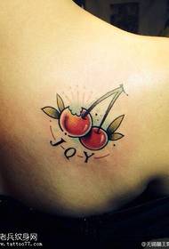 Natrag obojena slika trešnje tetovaža
