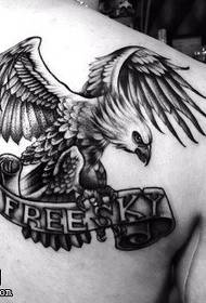 rov qab dav dawb hau Tattoo qauv