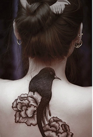 tatuaggio corvo pieno fiore di peonia nera di moda personalità personalità donna