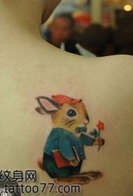 美女背部超可爱的小兔子纹身图案