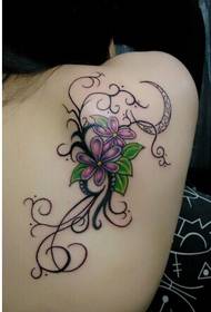 sexy bella noia tornant bella i bella imatge de tatuatge de vinya de flors
