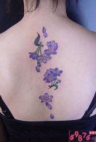 Gambar pola tato ungu ceri punggung wanita hanya indah