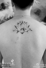 pola tato lotus suci yang indah