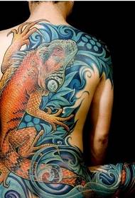 visos nuogos merginos atgal dominuoja chameleono tatuiruotės modelio paveikslėlį