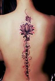 moteriškos nugaros gražus mados modelio derinys sanskrito tatuiruotė