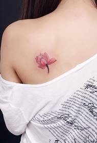 Linda de volta só fermosa pequena foto de tatuaxe de loto