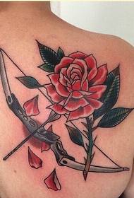 Moud Fraen zréck Perséinlechkeet Sagittarius rose Tattoo Bild