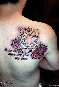 Baggrundsfarve tiger rose tatoveringsbillede