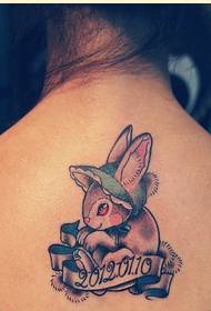 žena späť krásne krásne farebné králik tetovanie obrázok
