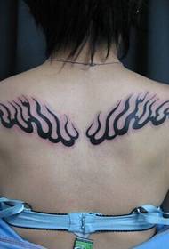 后背翅膀样式的火苗图腾纹身图案图片