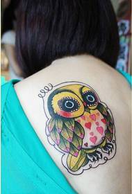 slika leđa ženska lepa prekrasna boja sova tetovaža slika