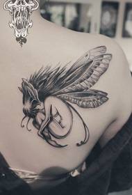Tattoo show, doporučuji ženské zadní elfské tetování