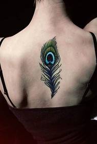 naisen selkä persoonallisuus kaunis sulka tatuointi