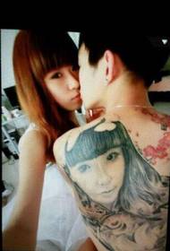 ragazzi indietro bella ragazza ritratto ritratto tatuaggio