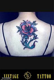 immagine del tatuaggio rosa di colore posteriore