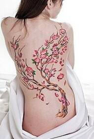 漂亮女生后背唯美高清桃花树纹身图片