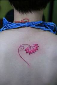 slika dekliškega hrbta lepo videti barva majhen lotus tattoo vzorec slika