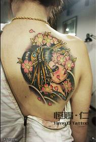 Weiblech Réck faarweg Geisha Tattoo Muster