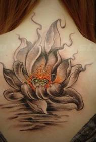 Motivo floreale a tatuaggio: modello Lotus Tattoo posteriore