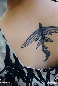 Lo spirito super volante vuole scuotere il modello di tatuaggio del pesce volante a doppia ala