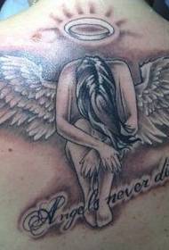Egy szép megjelenésű elveszett angyal tetoválás a hátán