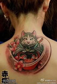 Γυναικείο πίσω χρώμα beckoning μοτίβο τατουάζ γάτα