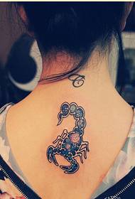женски гръб личност звездно небе малка татуировка снимка снимка