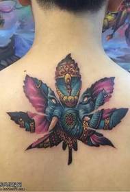 Mtundu wammbuyo cannabis tsamba la njovu mulungu tattoo