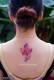 modely vita amin'ny ravina volon'ny tatoazy aoriana