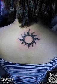 modello di tatuaggio simbolo rotante bello nero