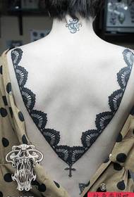 Ženske tetovaže leđa od čipke dijele se s tetovažama
