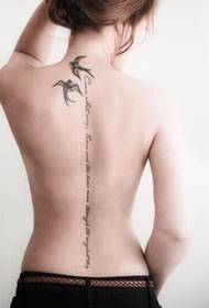 chicas de vuelta elegante tatuaje inglés