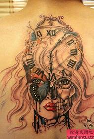 U travagliu di tatuaggi di ragazza di u clock back