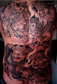 pojke Baksidan av den stora dominerande klassikern är de fyra tatueringsbilderna från sjön drake kung