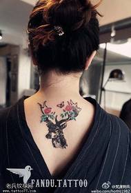 Espectáculo de tatuajes, recomiende un trabajo de tatuaje de antílope en la espalda